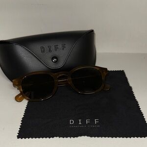 Diff Eyewear Brown Tortoise Round Sunglasses